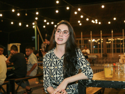 Arumi Bachsin Jatuh Cinta dengan Kuliner dan Cerita di Balik Fish Market Kampung Mandar