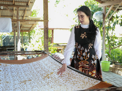 Ke Banyuwangi Arumi Bachsin Borong Batik dan Kerajinan Lokal