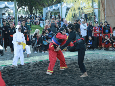 Ratusan Pendekar Ramaikan Kompetisi Silat Pantai 2024 di Banyuwangi