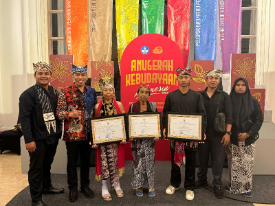 Selamat! 3 Seniman Maestro Banyuwangi Raih Penghargaan AKI 2024, Bupati Ipuk: Kami Bangga Banyuwangi Memiliki Orang Hebat Berpotensi