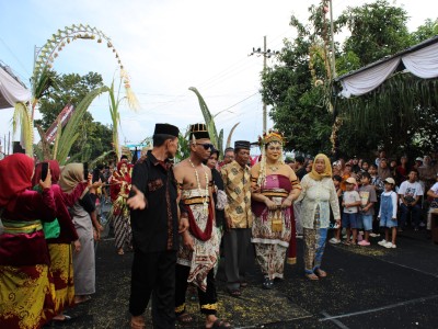 Desa Singojuruh Mantapkan Identitas sebagai Bumi Angklung Lewat Kirab Budaya Ruwat Rawat Singomanjuruh