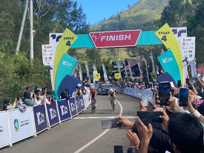 Menembus Awan, Menuju Kawah: TdBI 2025 Finis Dramatis di Puncak Keindahan Ijen