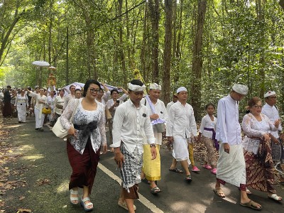 Sakral! Ribuan Umat Hindu Rayakan Pagerwesi di Pura Luhur Giri Salaka Banyuwangi
