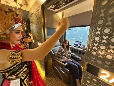 HUT KAI ke-81, Tari Gandrung Banyuwangi Manjakan Penumpang KA Sangkuriang