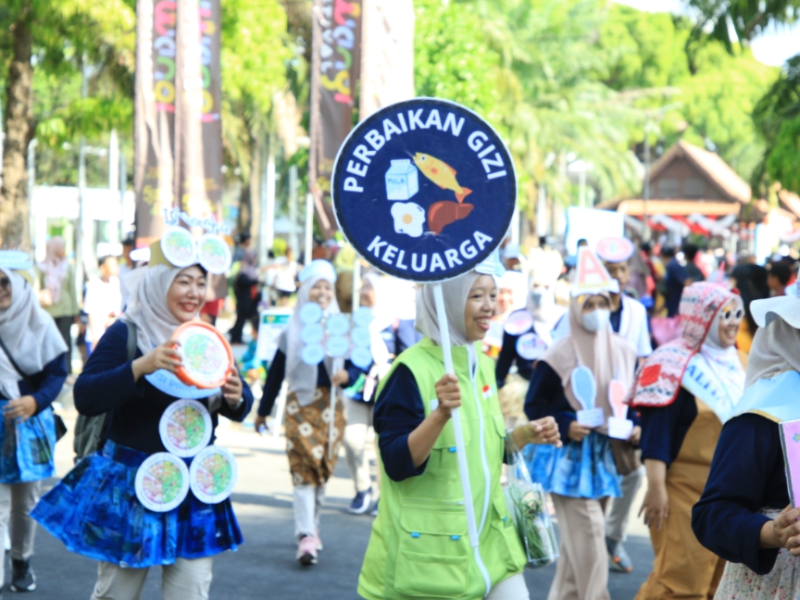 Ribuan Nakes Kampanyekan Isu Kesehatan melalui Jalan Sehat 