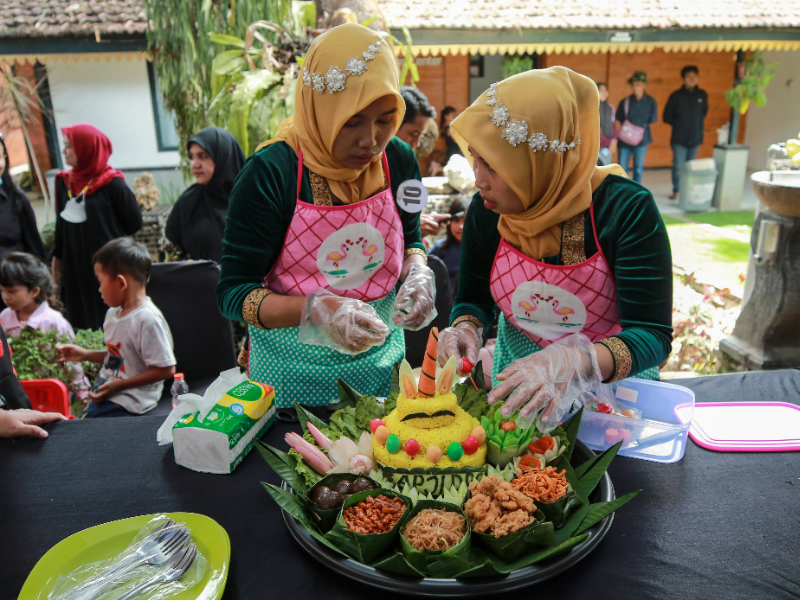 Unik, Pertama Kalinya APJI Adakan Lomba Nguleg Sambel Tempong