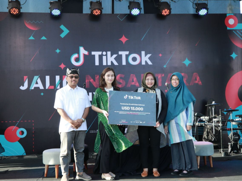 Keren! Kemenparekraf RI Gandeng TikTok, Dorong UMKM Banyuwangi Go Internasional dengan Konten Digital