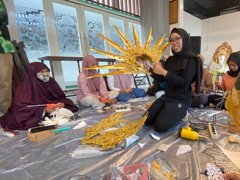 Banyuwangi Kembali Menggelar Workshop Kelas Kreatif, Kali Ini Pembuatan Headpiece Kostum Karnaval 