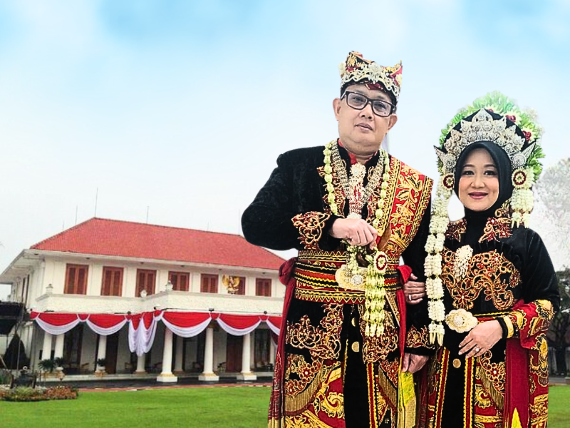 Upacara HUT RI ke-79, Penjabat Gubernur Jatim Bangga Kenakan Pakaian Mupus Braen Blambangan Banyuwangi