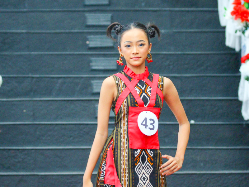 Puluhan Model Cilik Tampil Secara Profesional di Merdeka Busana Vol. 3