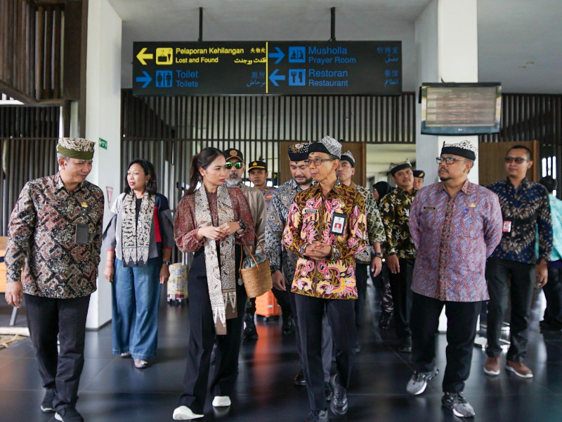 Banyuwangi Diprediksi Jadi Jujugan Wisatawan Saat Nataru, Wamenpar Tinjau Kesiapan Bandara