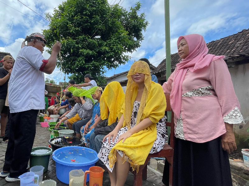Tradisi Lungsuran, Akhir dari Setiap Ritual Adat Seblang Olehsari