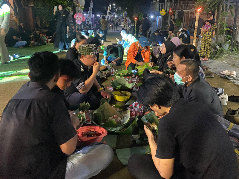 Ungkap Rasa Syukur, Warga Desa Kemiren Banyuwangi Gelar Tradisi Tumpeng Sewu