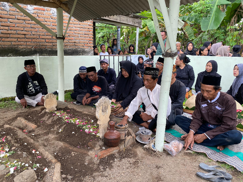 Tradisi Nyekar Awali Ritual Seblang Bakungan