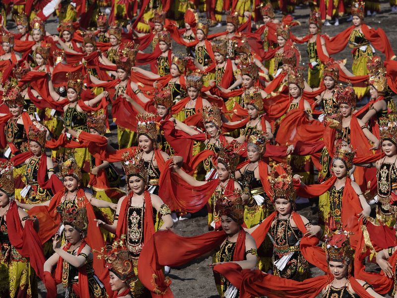 Bukan Main! Festival Gandrung Sewu 2025 di Banyuwangi Libatkan Penari dari Papua hingga Amerika