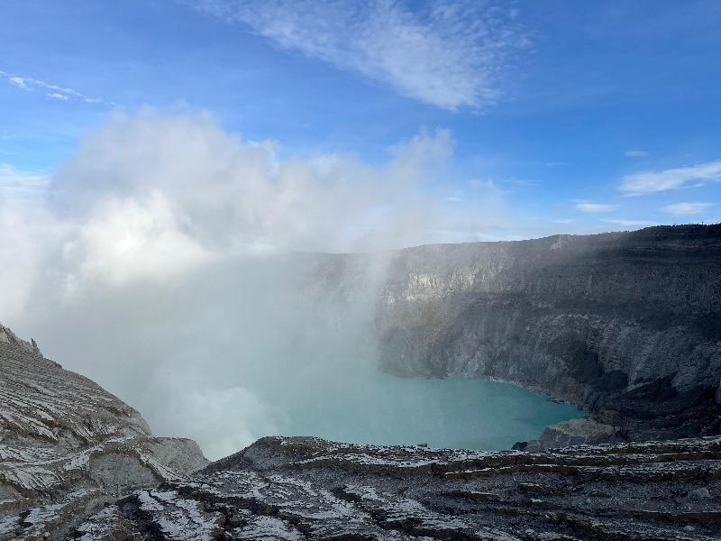 Rela Jauh-jauh dari Ternate, Wisatawan Ini Akui Kawah Ijen Banyuwangi Bikin Candu!