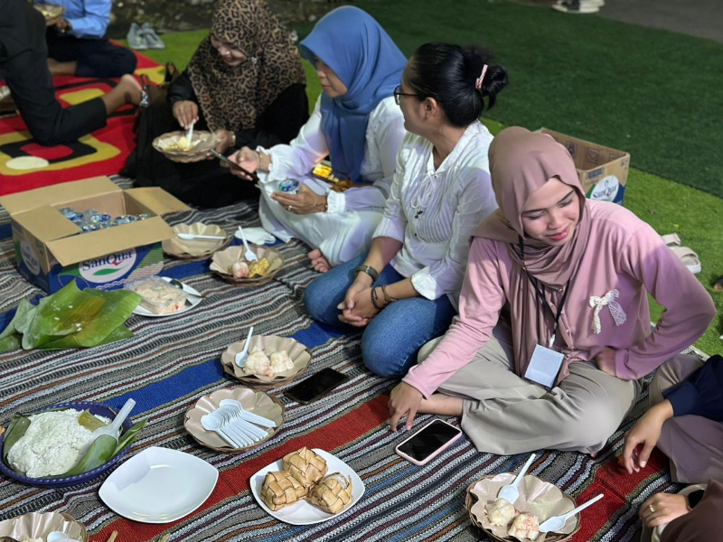 Hangatnya Kebersamaan di Boyolangu Banyuwangi, Rayakan 7 Syawal dengan Makan Kopat Massal
