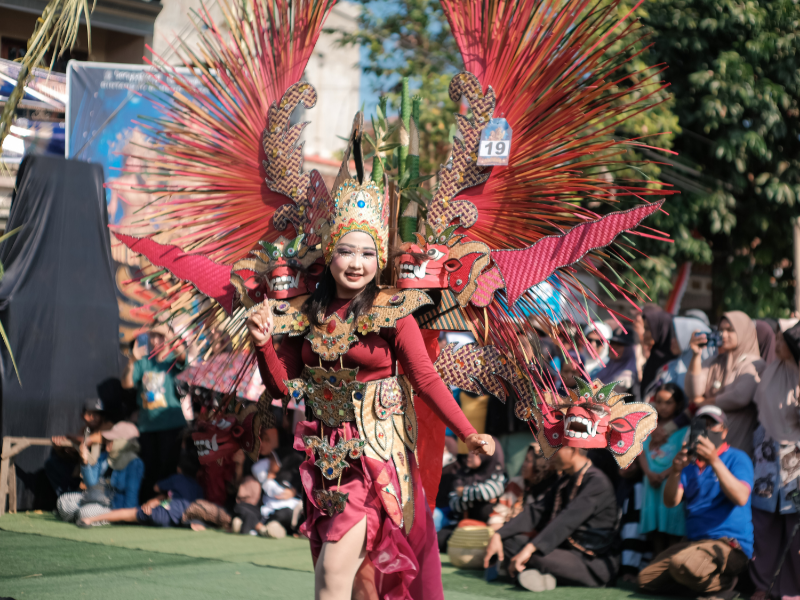 Menyulap Bambu Jadi Mahakarya, Kemeriahan Gintangan Bamboo Attraction Pukau Ribuan Warga
